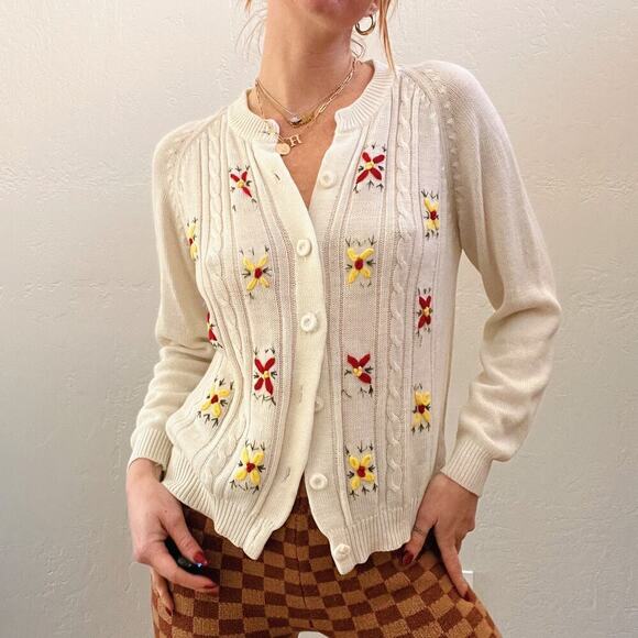 Vintage 1960's Flower Embroidered Cable Stitch Cream Cardigan Sweater - Picture 3 of 6